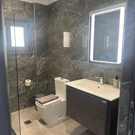 Apartment Eleon Qeparo